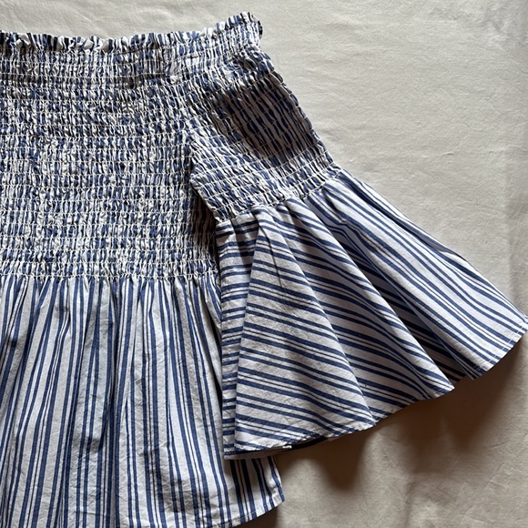 NWOT, GAP Smocked Peplum off-Shoulder Top w/ Bell Sleeves, Blue & White, Size XS - Picture 3 of 5